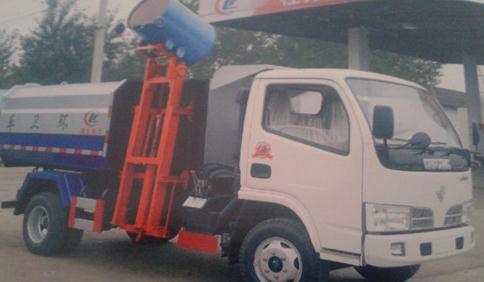 掛桶<a href=http://www.jswmsh.cn/ljc target=_blank class=infotextkey>垃圾車</a>裝卸垃圾桶圖片